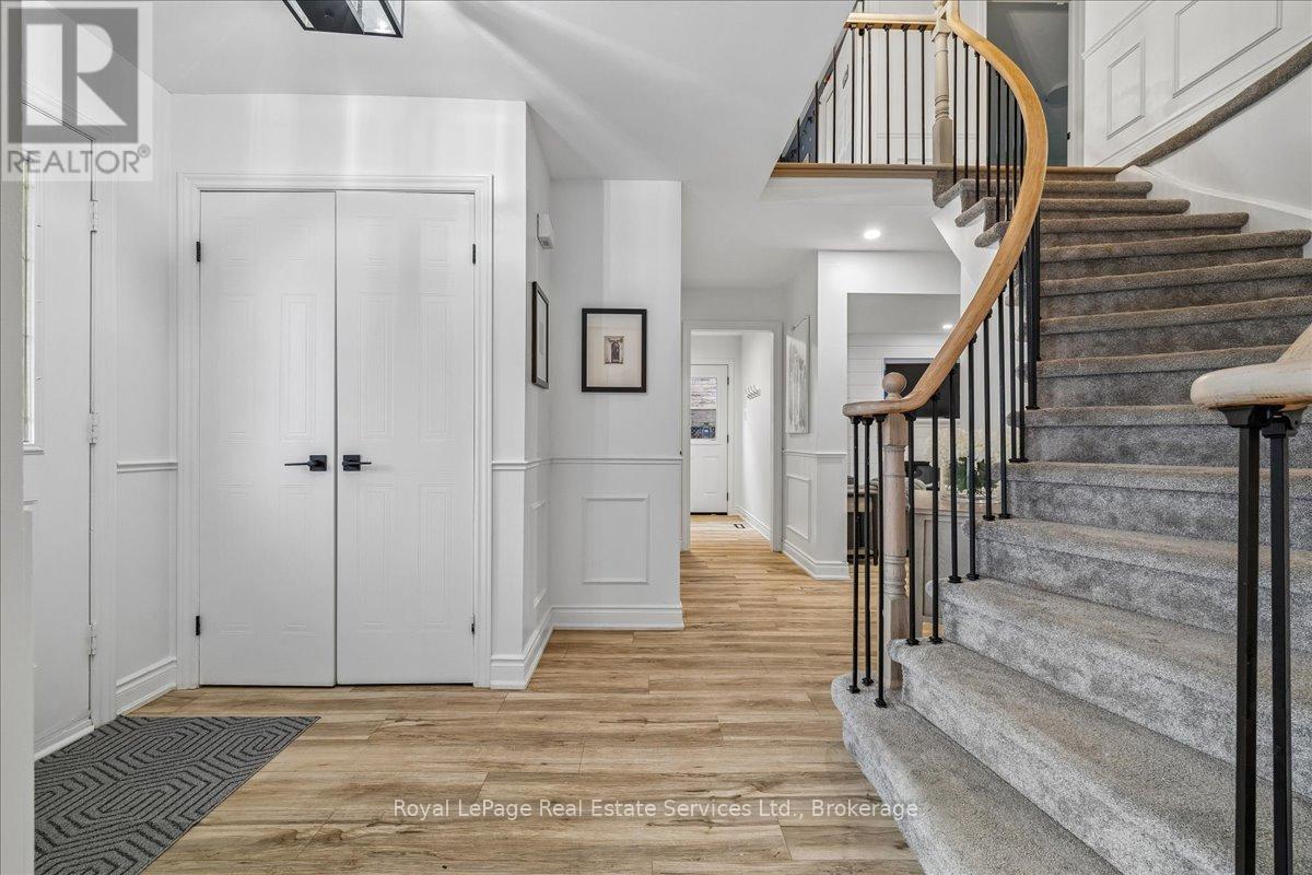 3231 Pinemeadow Drive, Burlington, Ontario  L7M 3M5 - Photo 4 - W12986668