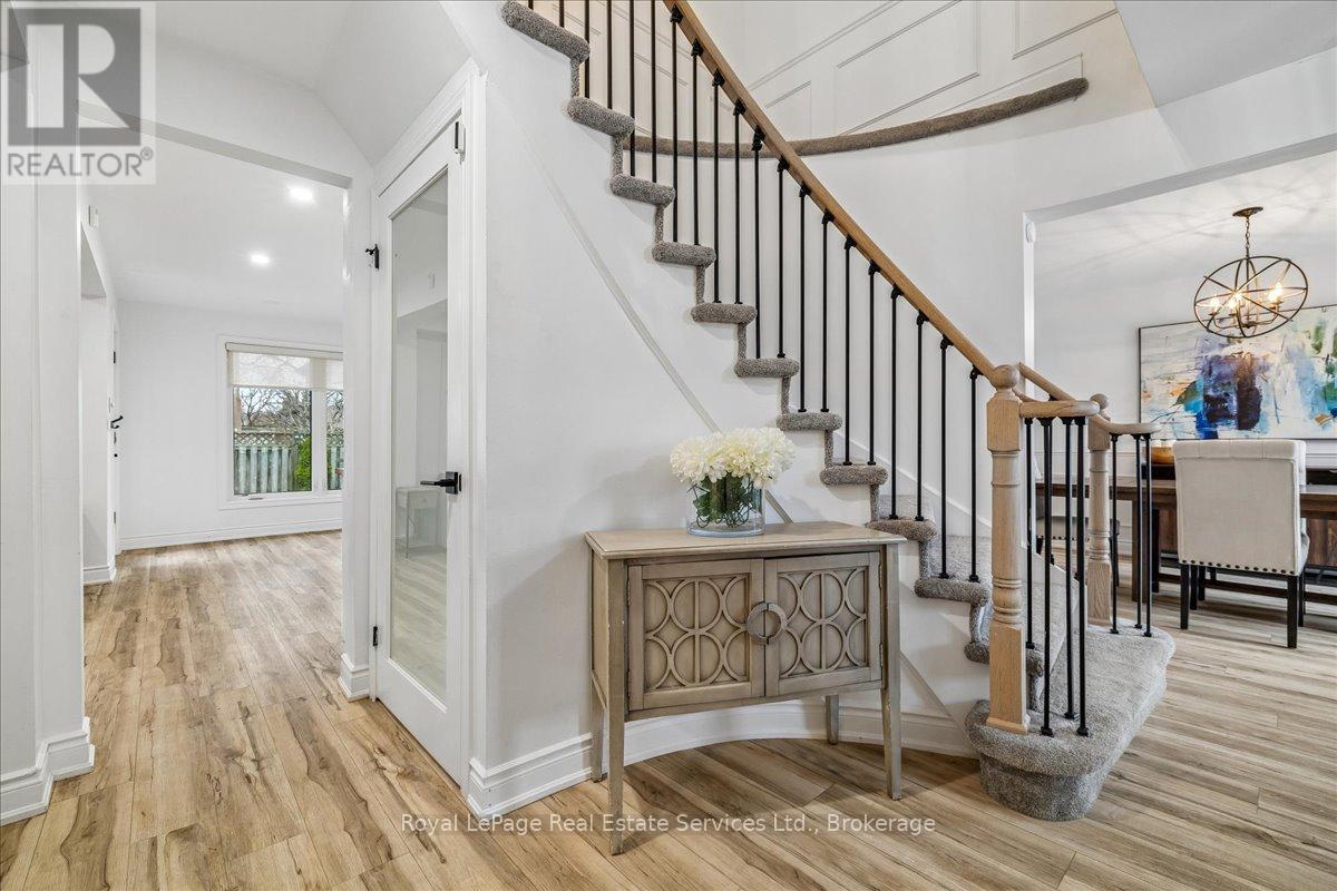 3231 Pinemeadow Drive, Burlington, Ontario  L7M 3M5 - Photo 5 - W12986668