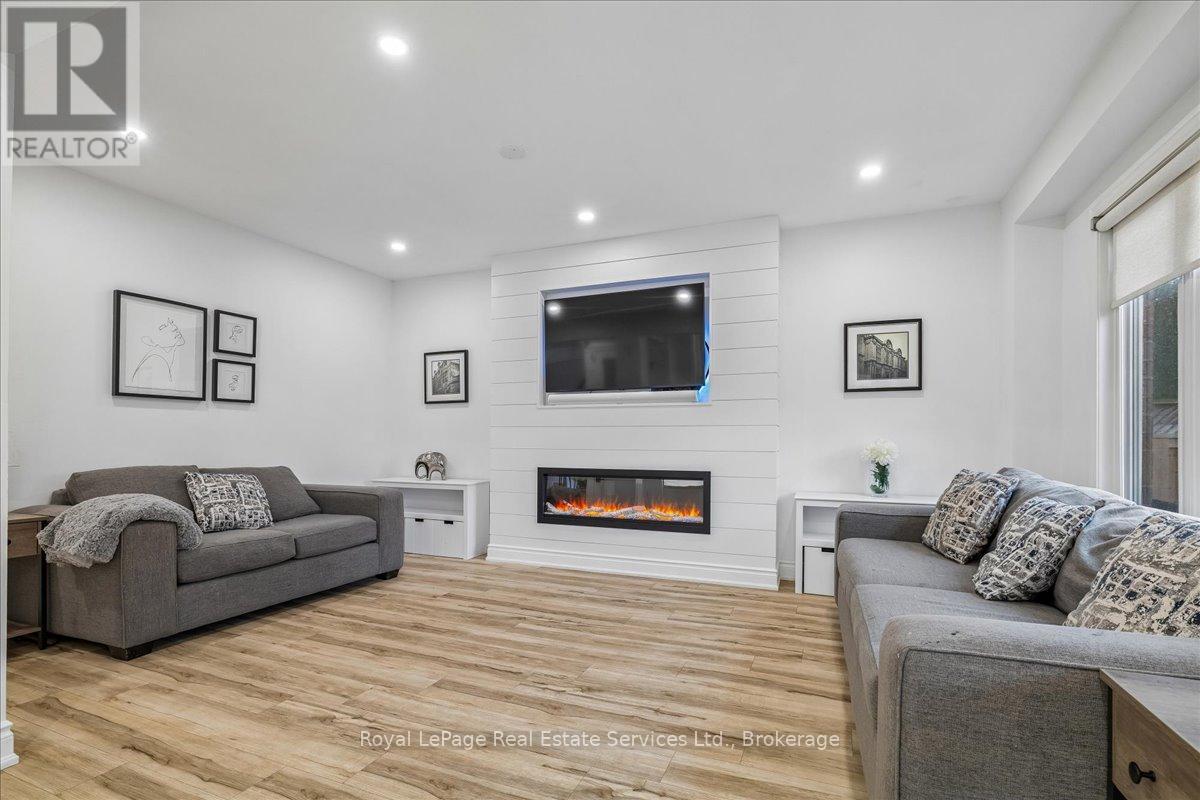 3231 Pinemeadow Drive, Burlington, Ontario  L7M 3M5 - Photo 7 - W12986668