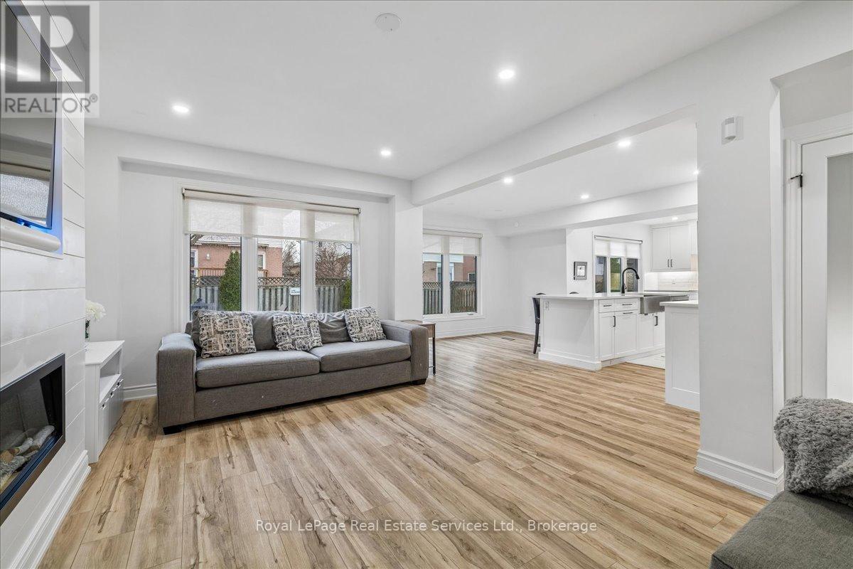 3231 Pinemeadow Drive, Burlington, Ontario  L7M 3M5 - Photo 8 - W12986668