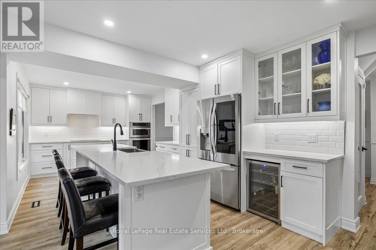 3231 Pinemeadow Drive, Burlington, Ontario  L7M 3M5 - Photo 9 - W12986668