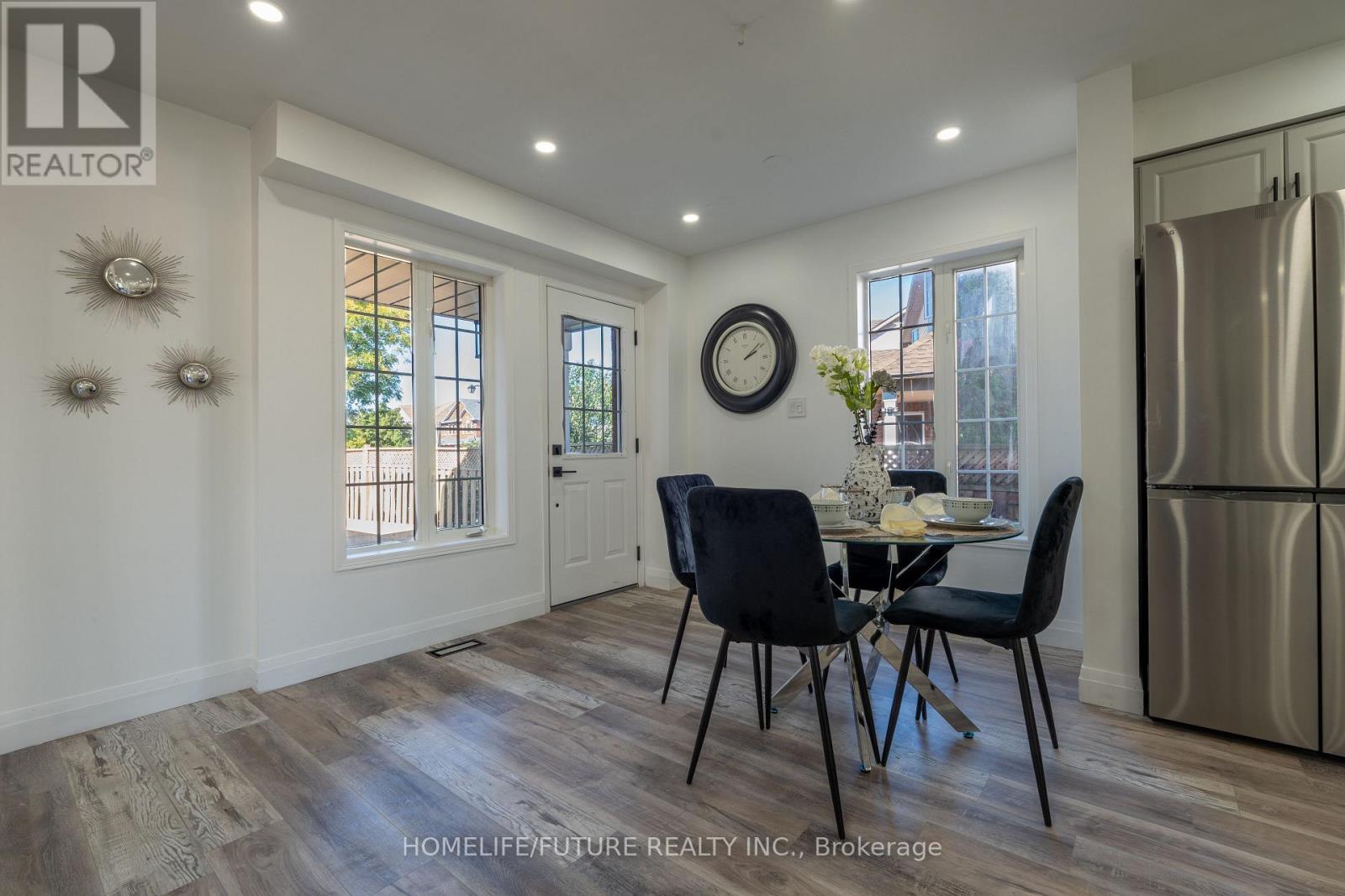 136 Manley Lane, Milton, Ontario  L9T 5N9 - Photo 4 - W12985836