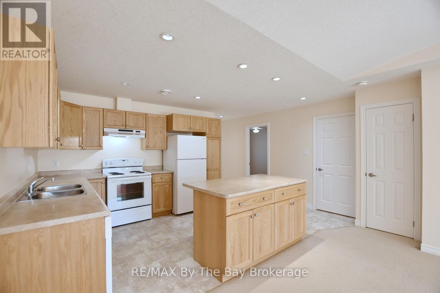 142 Meadow Lane, Wasaga Beach, Ontario  L9Z 0A4 - Photo 10 - S12986656