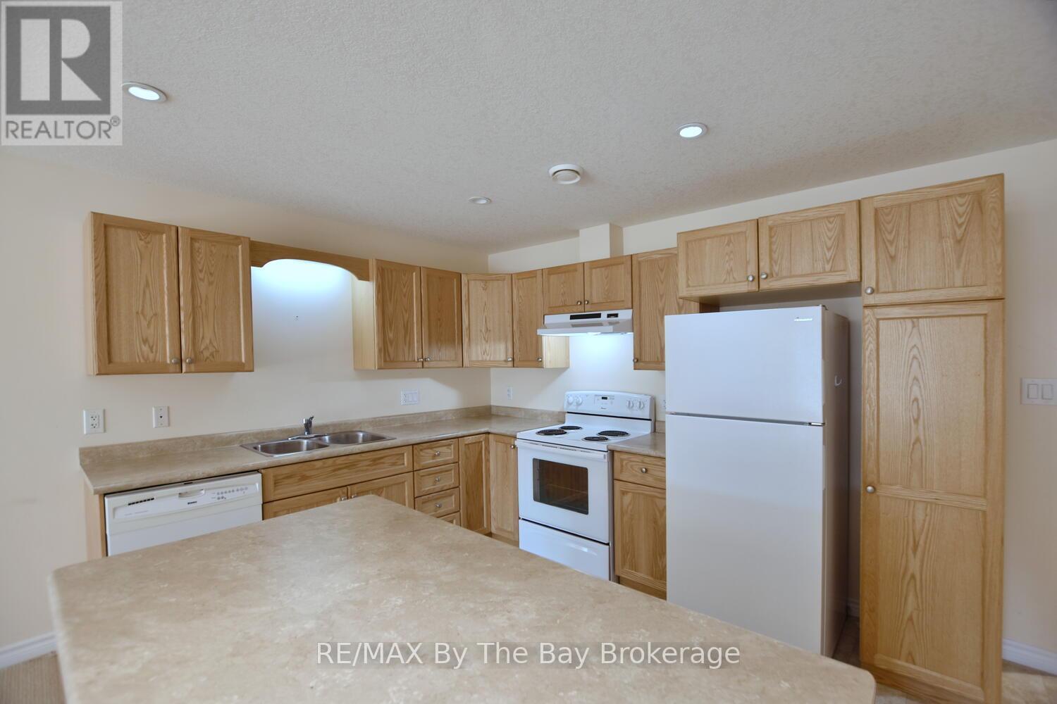 142 Meadow Lane, Wasaga Beach, Ontario  L9Z 0A4 - Photo 12 - S12986656