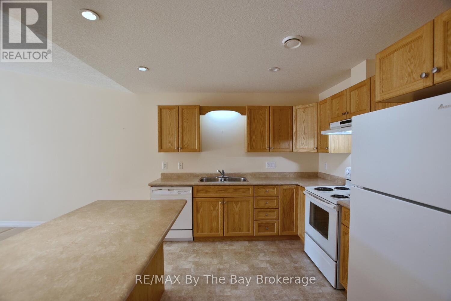 142 Meadow Lane, Wasaga Beach, Ontario  L9Z 0A4 - Photo 13 - S12986656