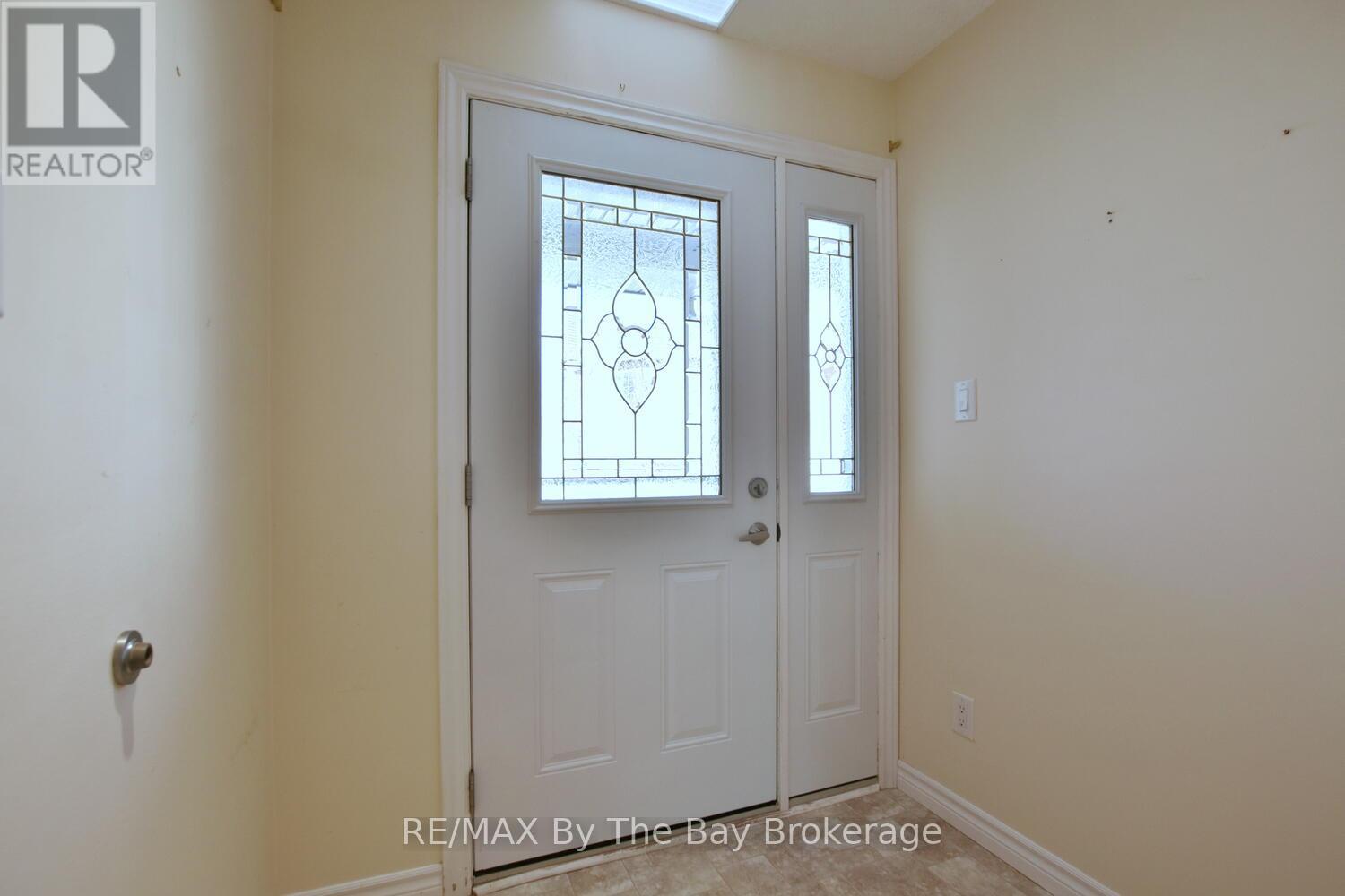 142 Meadow Lane, Wasaga Beach, Ontario  L9Z 0A4 - Photo 6 - S12986656