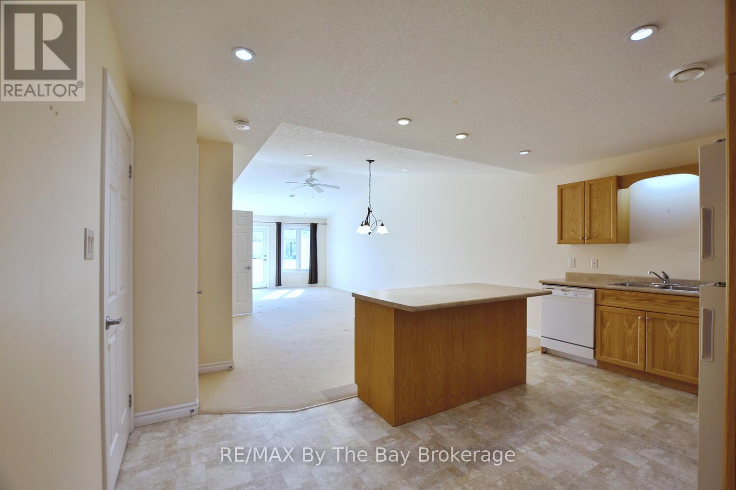 142 Meadow Lane, Wasaga Beach, Ontario  L9Z 0A4 - Photo 7 - S12986656