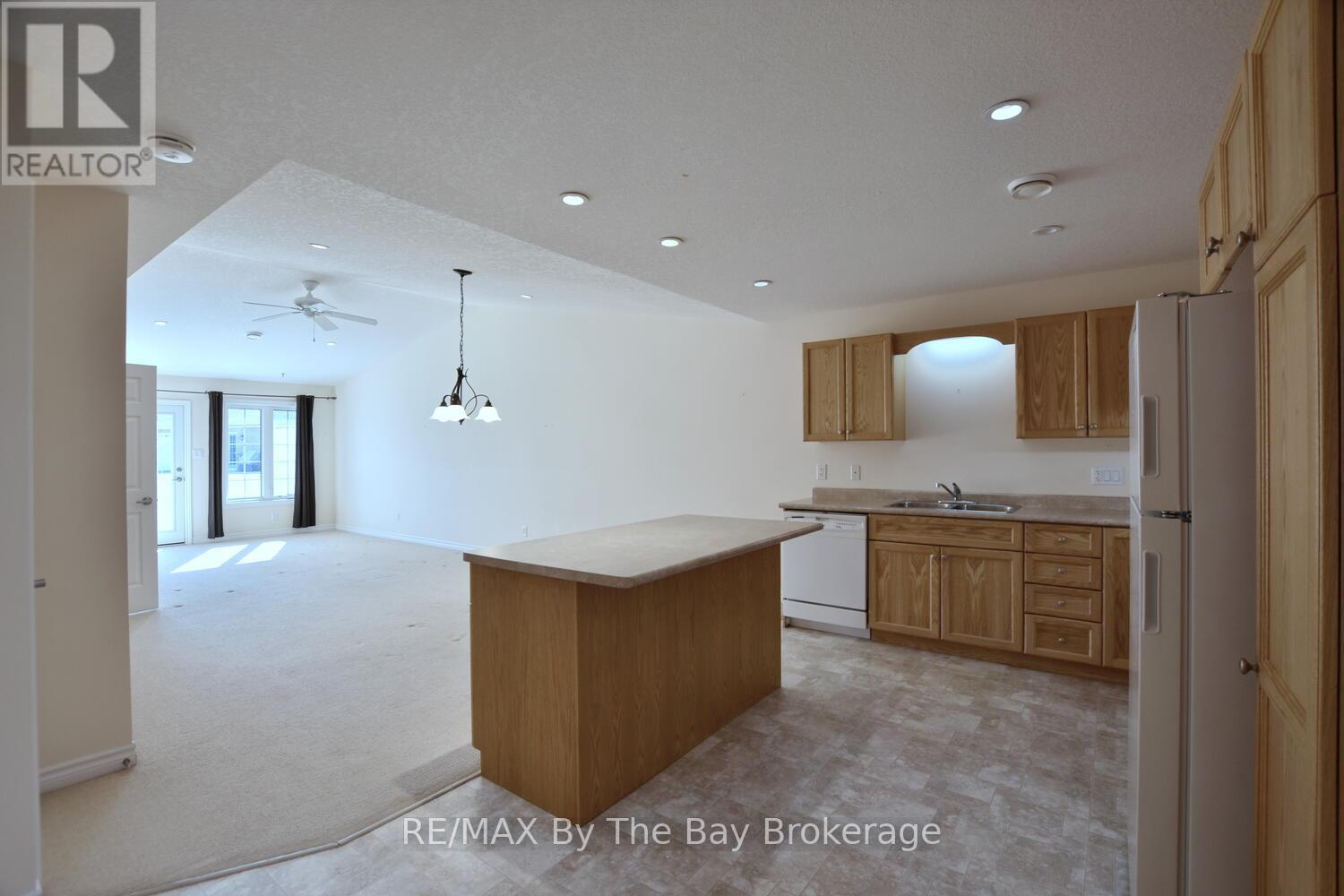 142 Meadow Lane, Wasaga Beach, Ontario  L9Z 0A4 - Photo 8 - S12986656