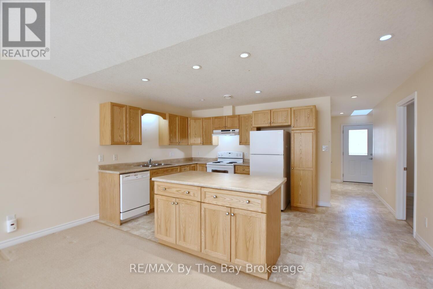 142 Meadow Lane, Wasaga Beach, Ontario  L9Z 0A4 - Photo 9 - S12986656