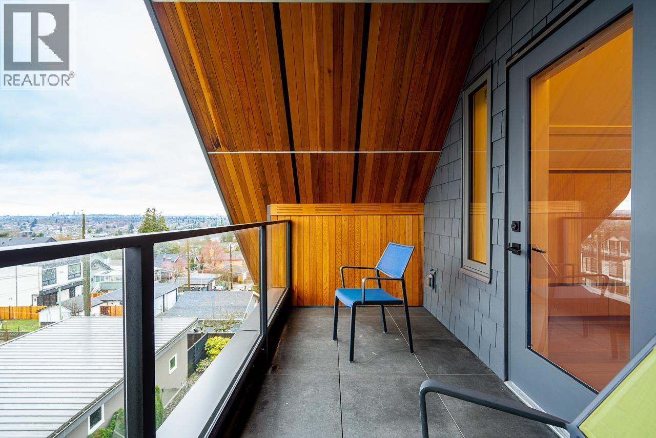 2 3674 Oxford Street, Vancouver, British Columbia  V5K 1P3 - Photo 11 - R3110094