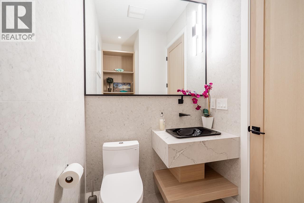 2 3674 Oxford Street, Vancouver, British Columbia  V5K 1P3 - Photo 3 - R3110094