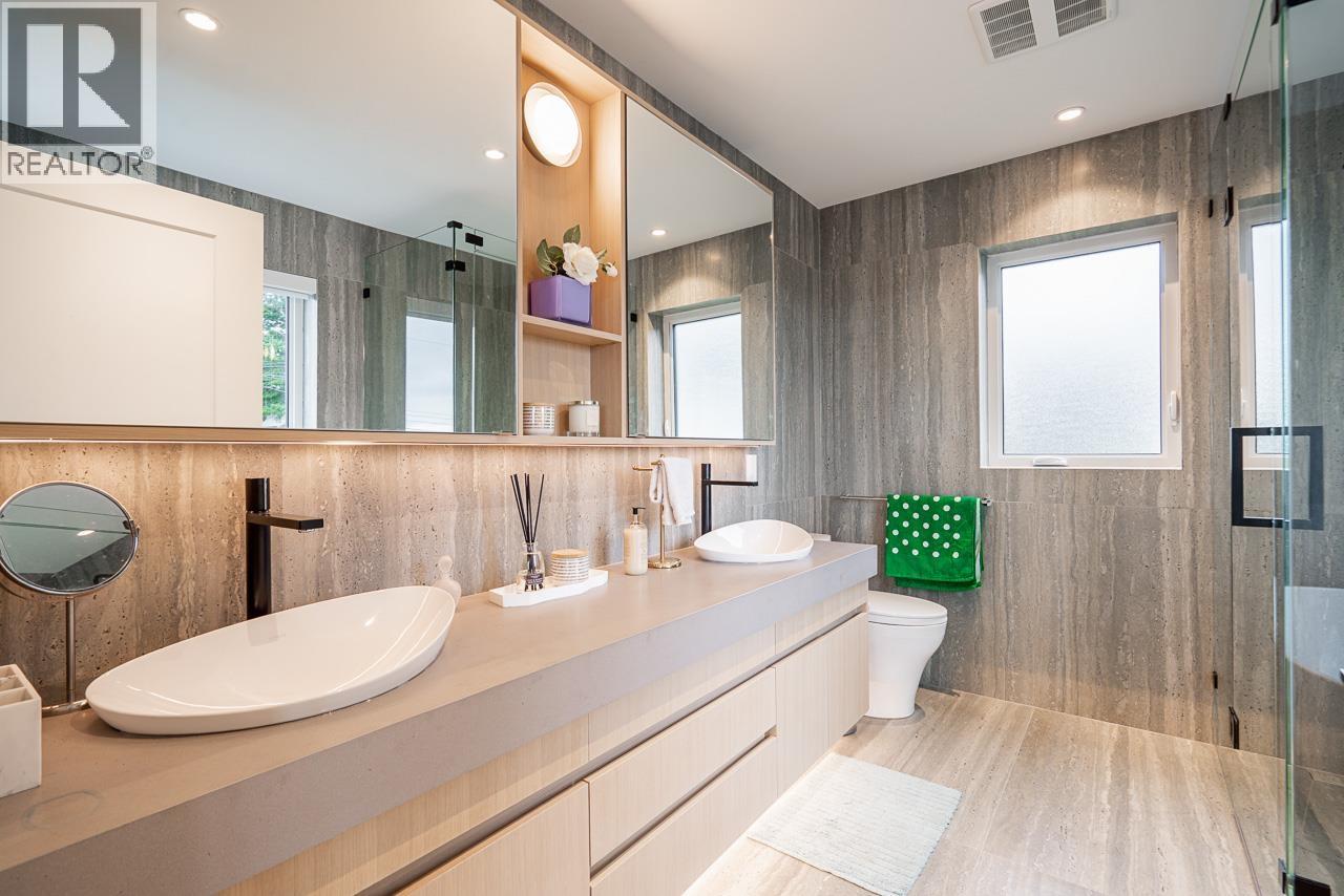 2 3674 Oxford Street, Vancouver, British Columbia  V5K 1P3 - Photo 5 - R3110094