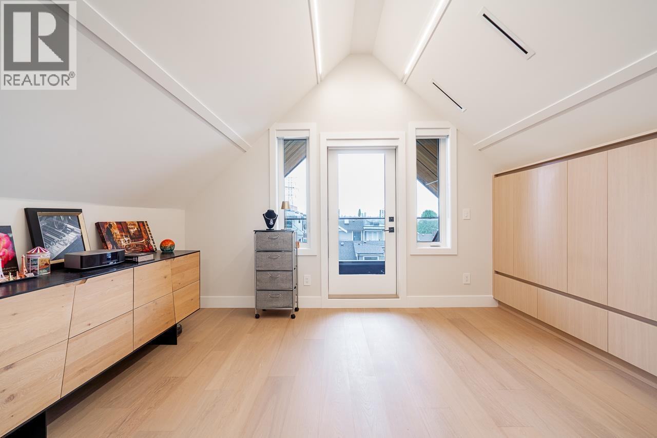 2 3674 Oxford Street, Vancouver, British Columbia  V5K 1P3 - Photo 8 - R3110094