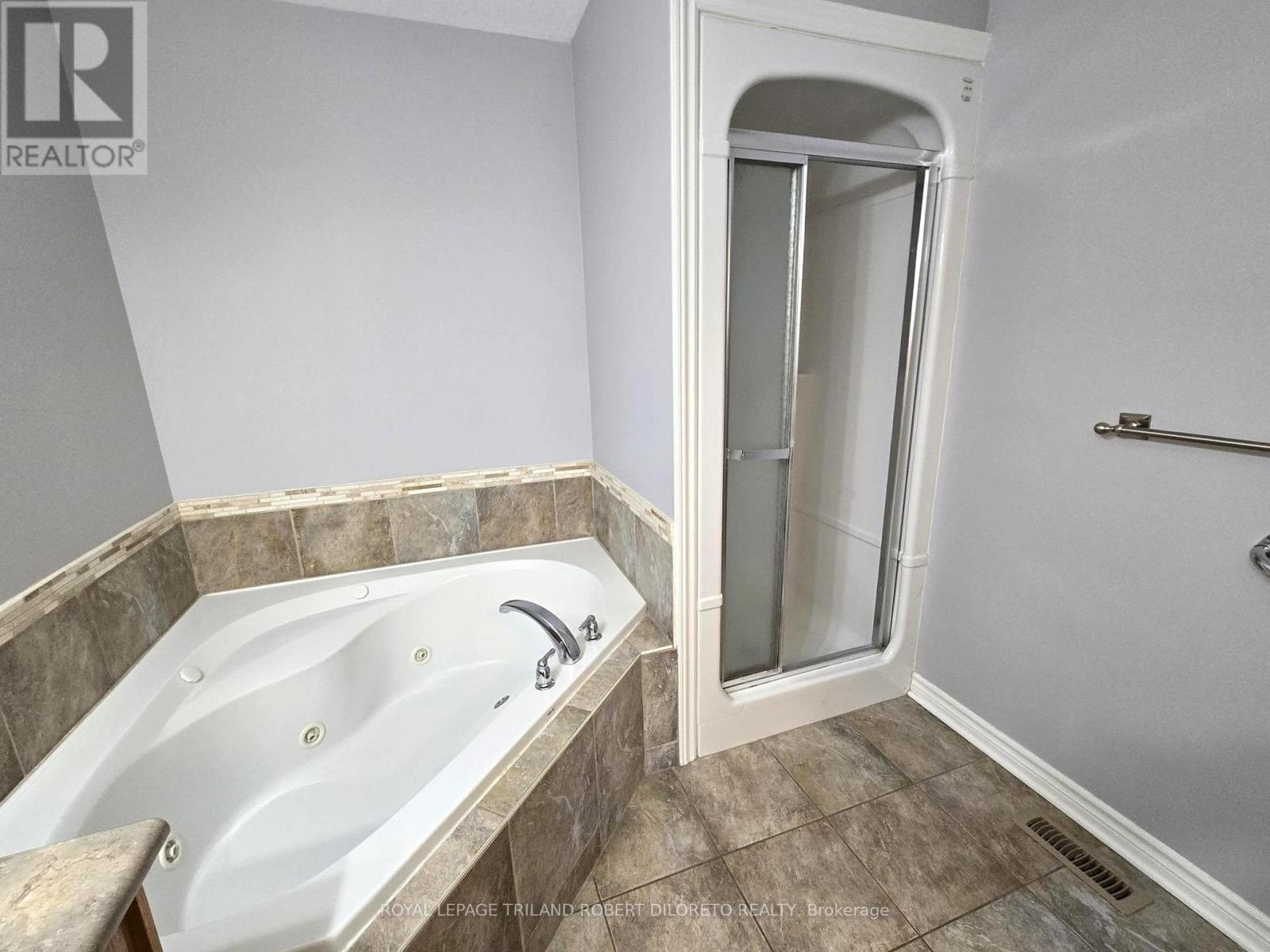 5 - 5 Foxhollow Drive, Thames Centre, Ontario  N0L 1G3 - Photo 16 - X12986638