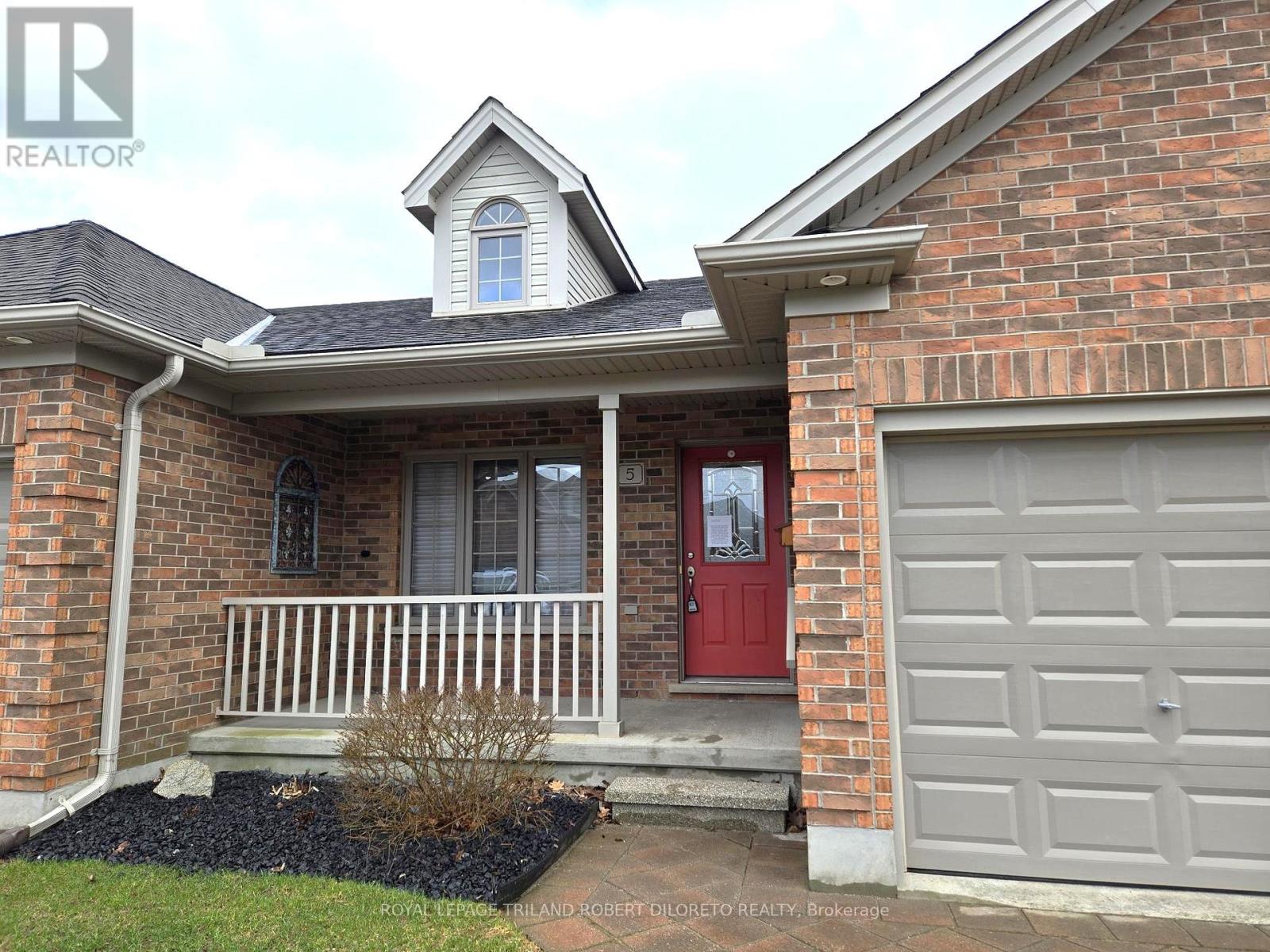 5 - 5 Foxhollow Drive, Thames Centre, Ontario  N0L 1G3 - Photo 2 - X12986638