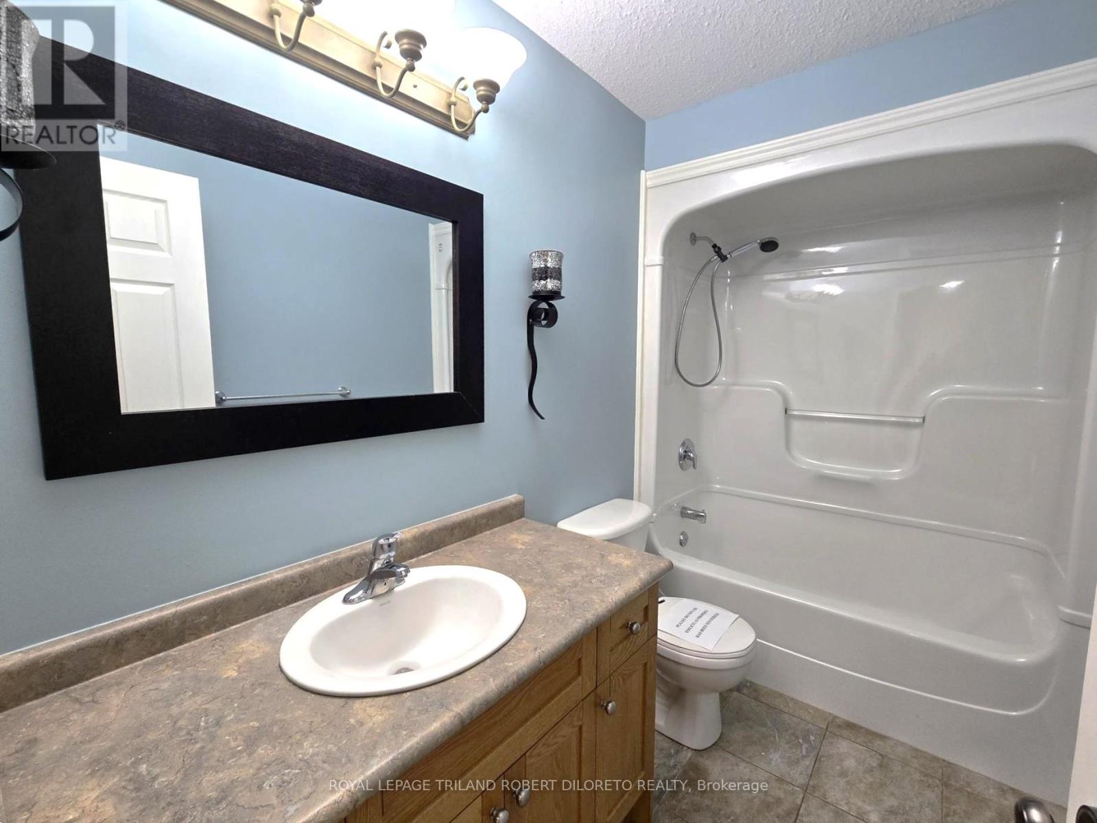 5 - 5 Foxhollow Drive, Thames Centre, Ontario  N0L 1G3 - Photo 20 - X12986638