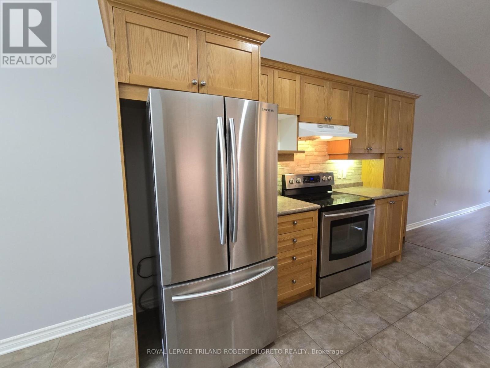 5 - 5 Foxhollow Drive, Thames Centre, Ontario  N0L 1G3 - Photo 8 - X12986638