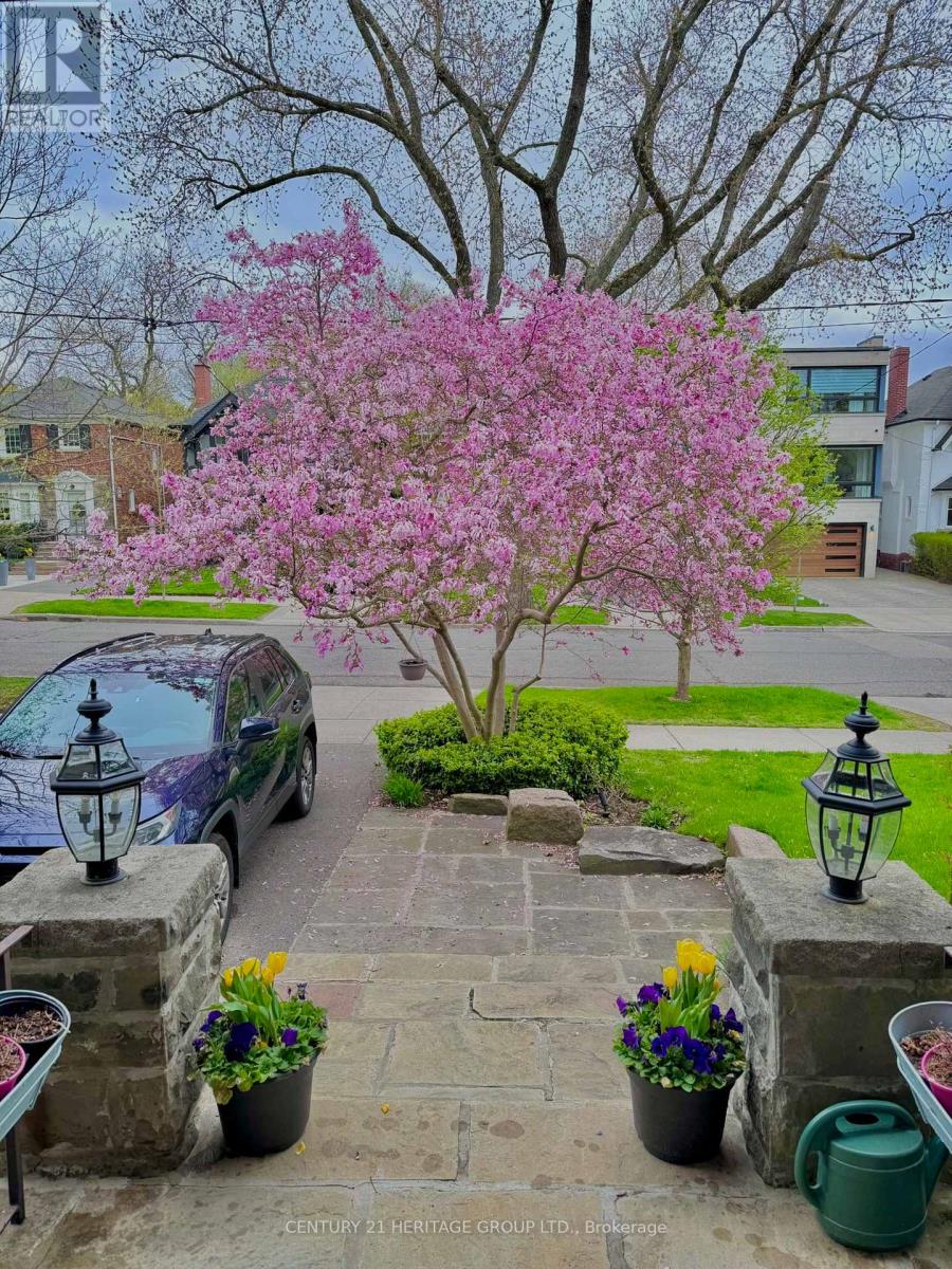 520 Briar Hill Avenue, Toronto, Ontario  M5N 1M9 - Photo 2 - C12986640