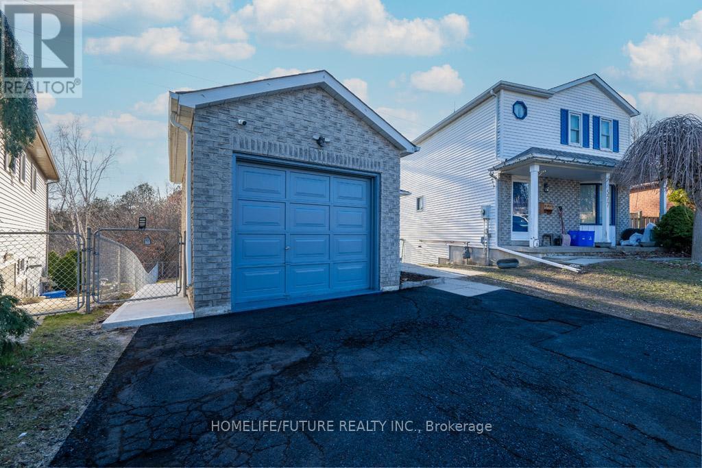 Upper - 581 Pondtail Court, Oshawa, Ontario  L1K 2C7 - Photo 2 - E12986636