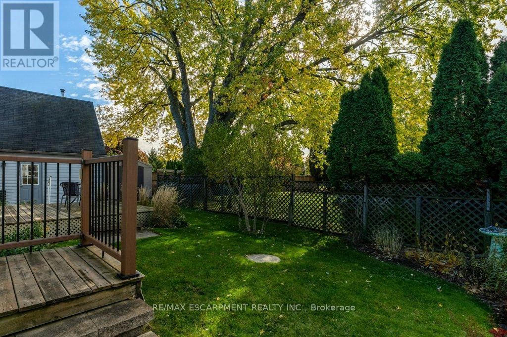 24 Lake Street, Grimsby, Ontario  L3M 2G7 - Photo 14 - X12516828