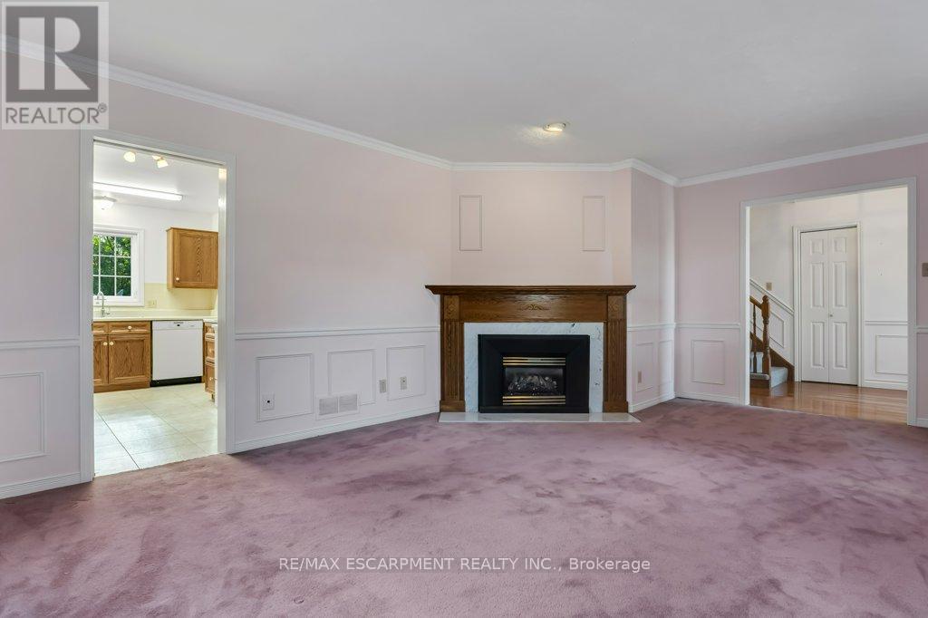 24 Lake Street, Grimsby, Ontario  L3M 2G7 - Photo 4 - X12516828