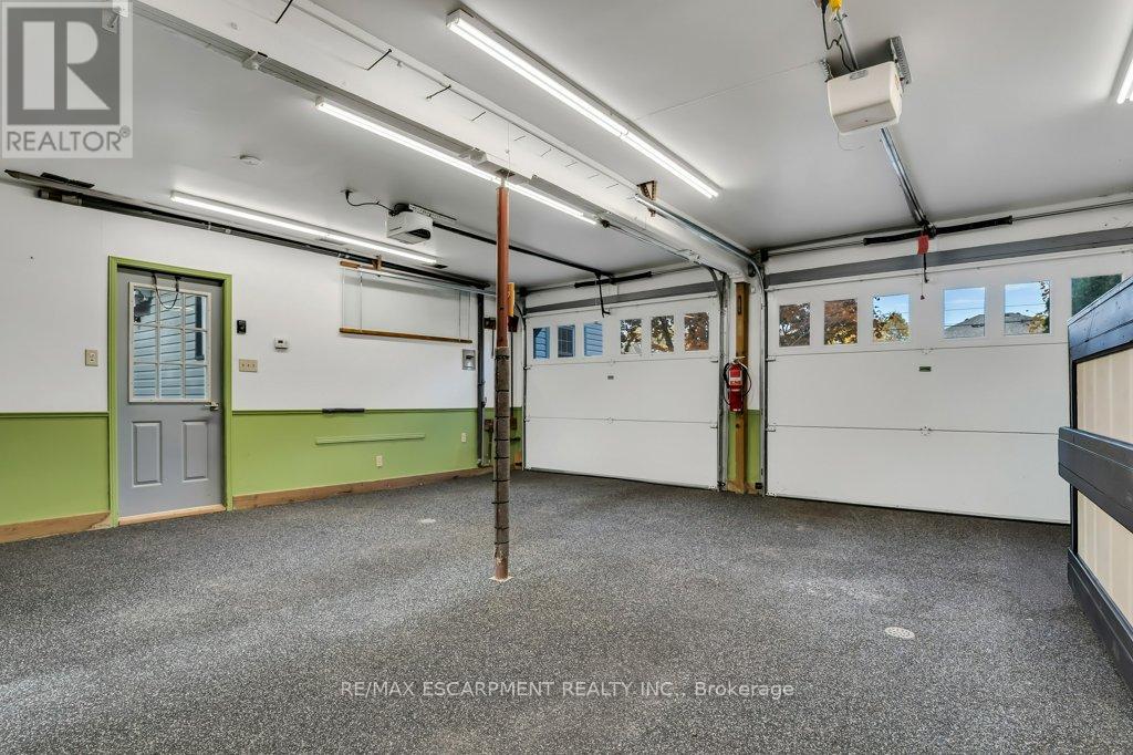 24 Lake Street, Grimsby, Ontario  L3M 2G7 - Photo 13 - X12516828