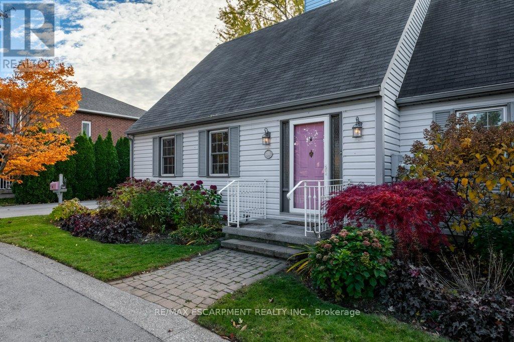 24 Lake Street, Grimsby, Ontario  L3M 2G7 - Photo 2 - X12516828