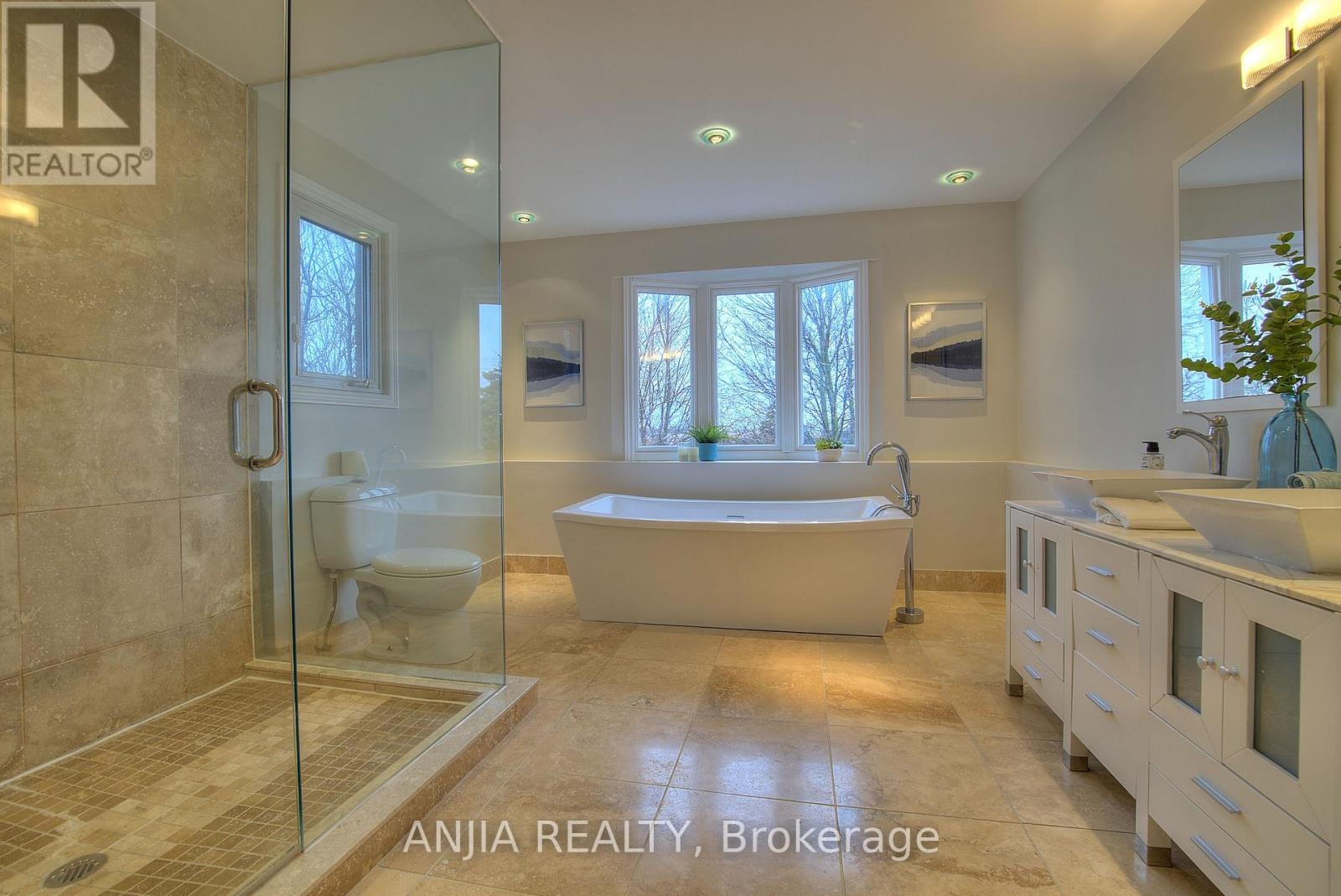 22 Chiltern Hill, Richmond Hill, Ontario  L4B 3B8 - Photo 13 - N12986632