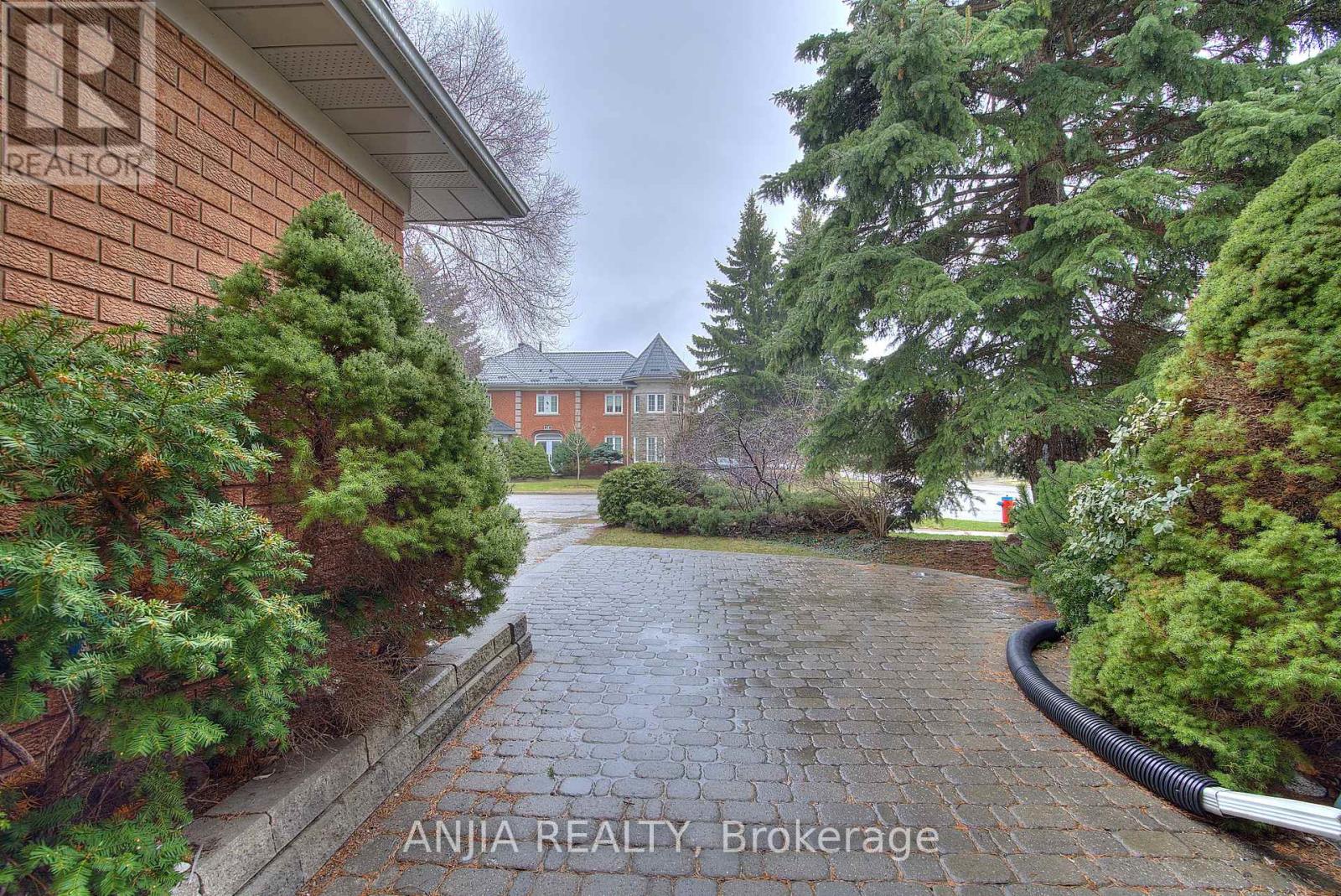 22 Chiltern Hill, Richmond Hill, Ontario  L4B 3B8 - Photo 17 - N12986632
