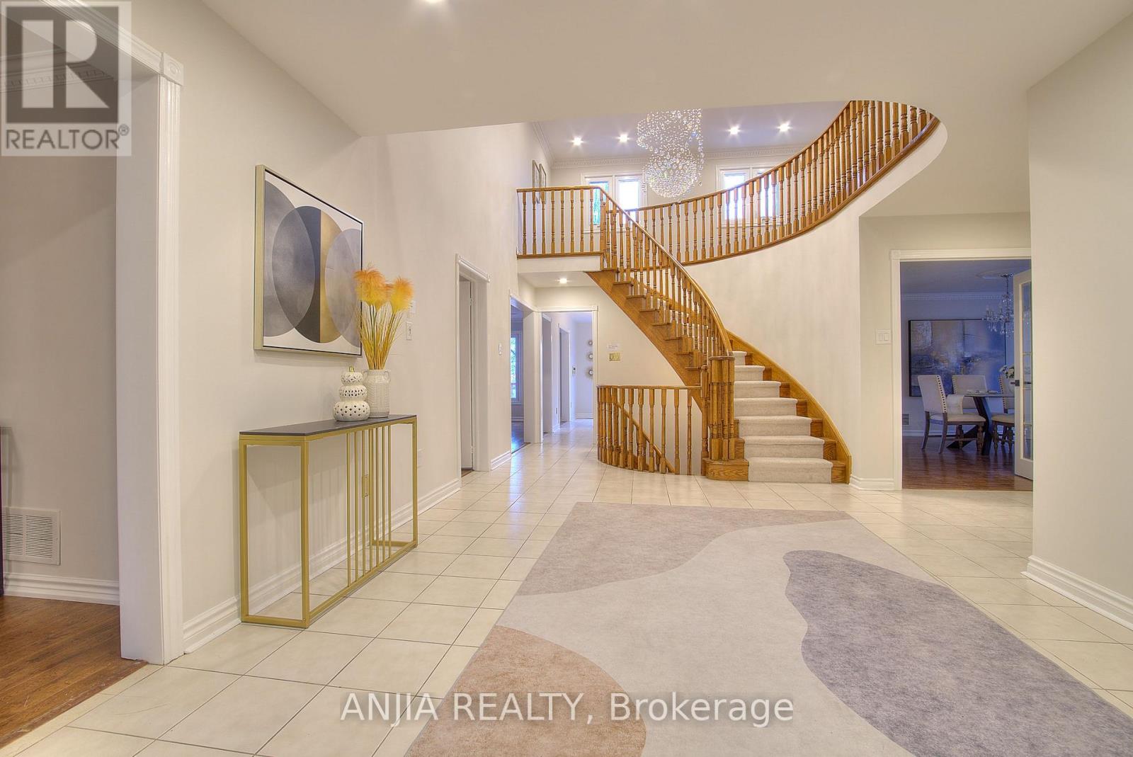 22 Chiltern Hill, Richmond Hill, Ontario  L4B 3B8 - Photo 2 - N12986632