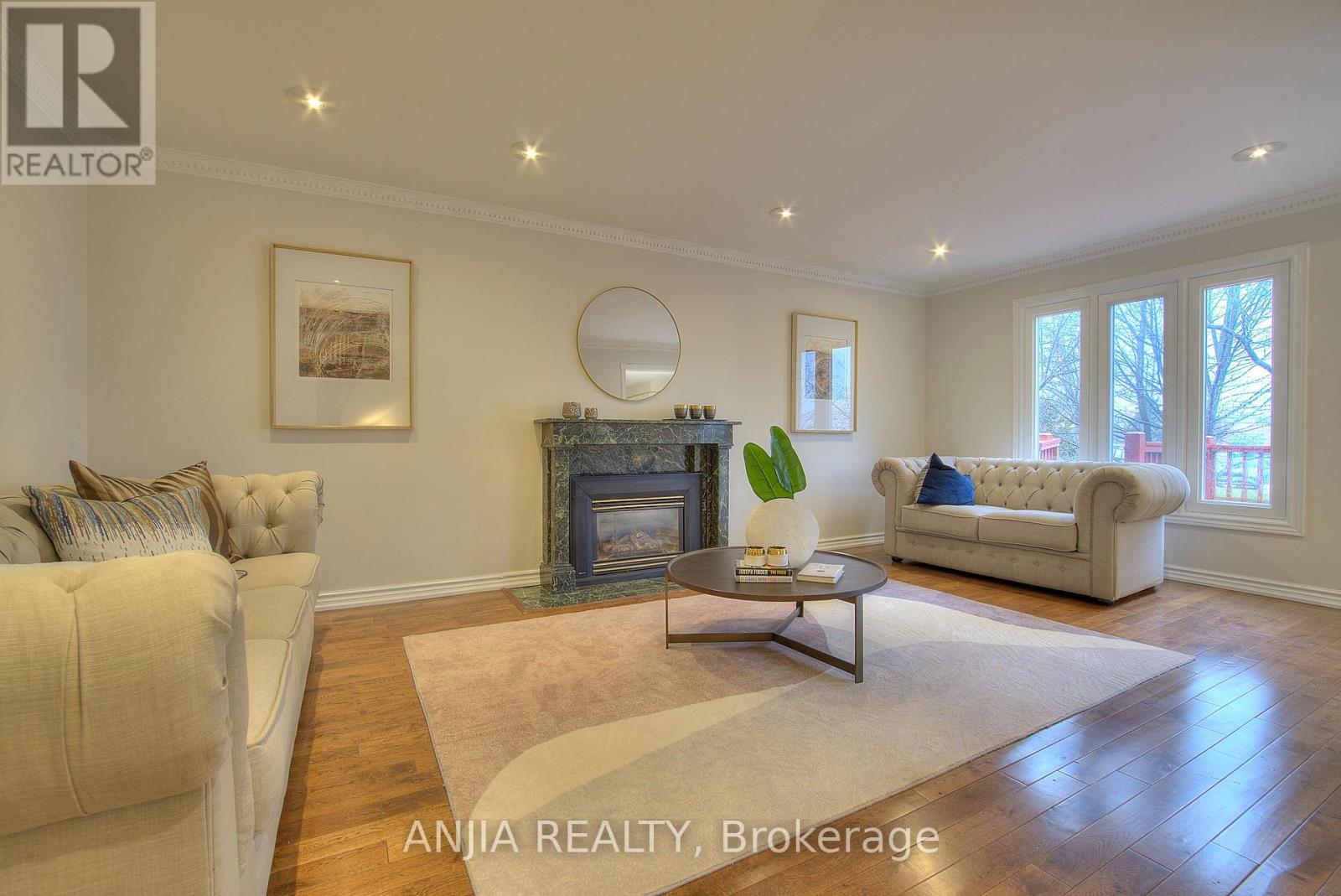 22 Chiltern Hill, Richmond Hill, Ontario  L4B 3B8 - Photo 5 - N12986632