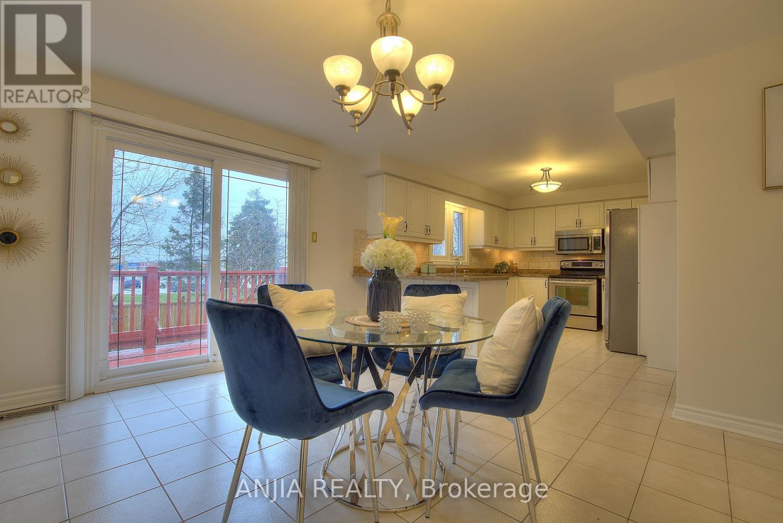 22 Chiltern Hill, Richmond Hill, Ontario  L4B 3B8 - Photo 6 - N12986632