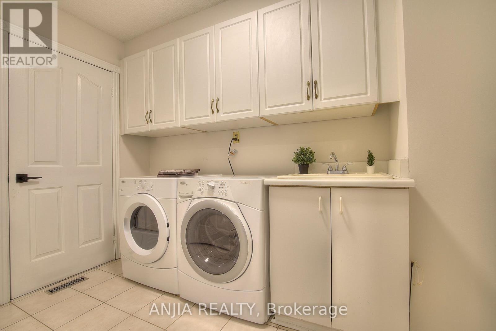 22 Chiltern Hill, Richmond Hill, Ontario  L4B 3B8 - Photo 7 - N12986632