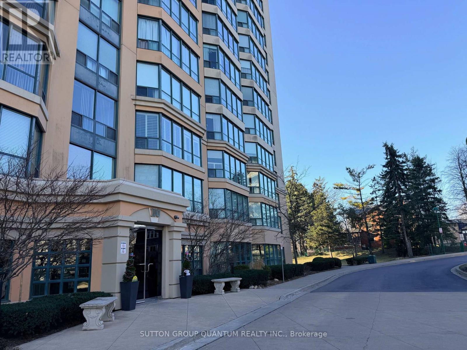 102 - 100 Millside Drive, Milton, Ontario  L9T 5E3 - Photo 4 - W12986634