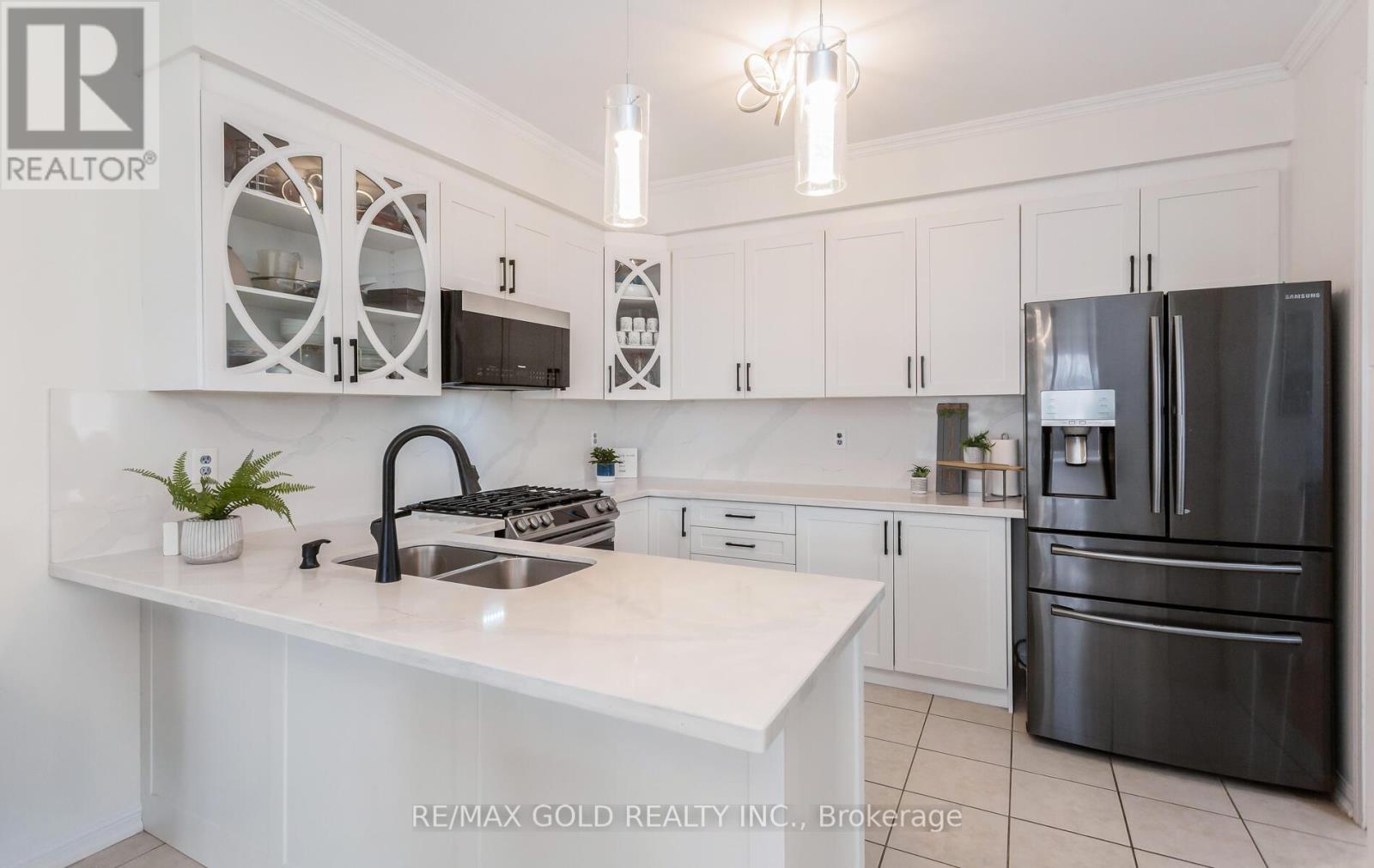 1090 Trudeau Drive, Milton, Ontario  L9T 0A3 - Photo 14 - W12986670