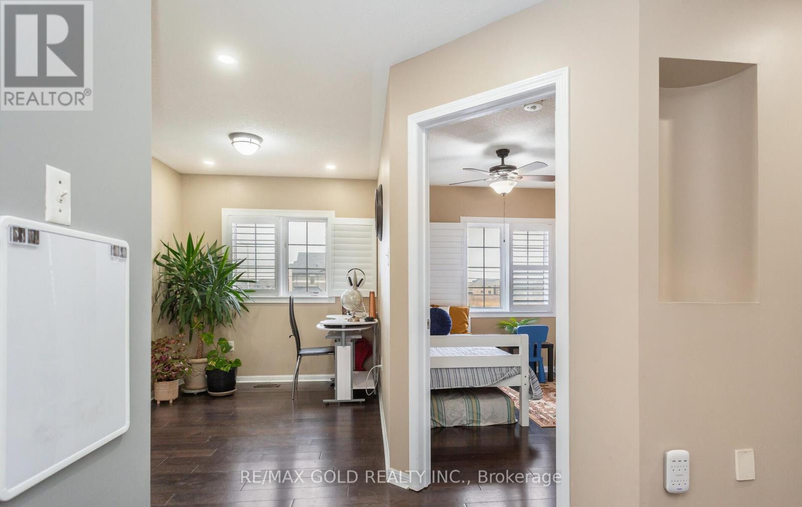 1090 Trudeau Drive, Milton, Ontario  L9T 0A3 - Photo 21 - W12986670