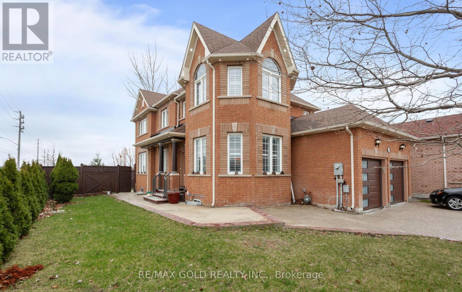 1090 Trudeau Drive, Milton, Ontario  L9T 0A3 - Photo 3 - W12986670