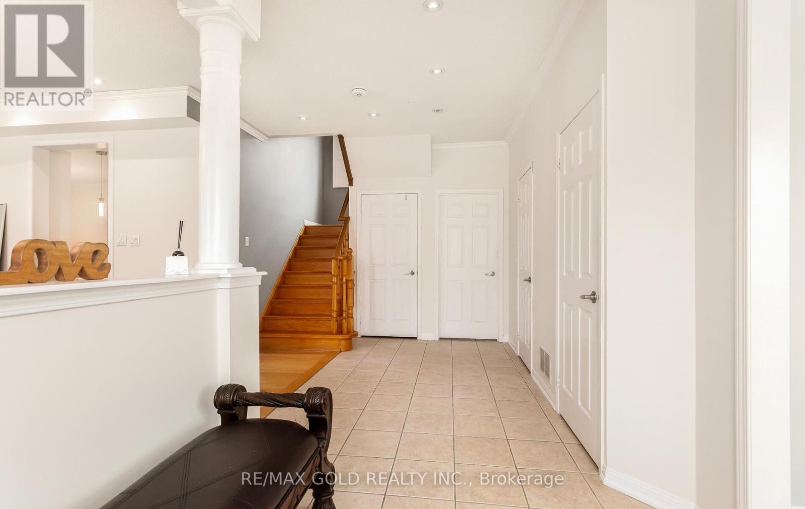 1090 Trudeau Drive, Milton, Ontario  L9T 0A3 - Photo 8 - W12986670