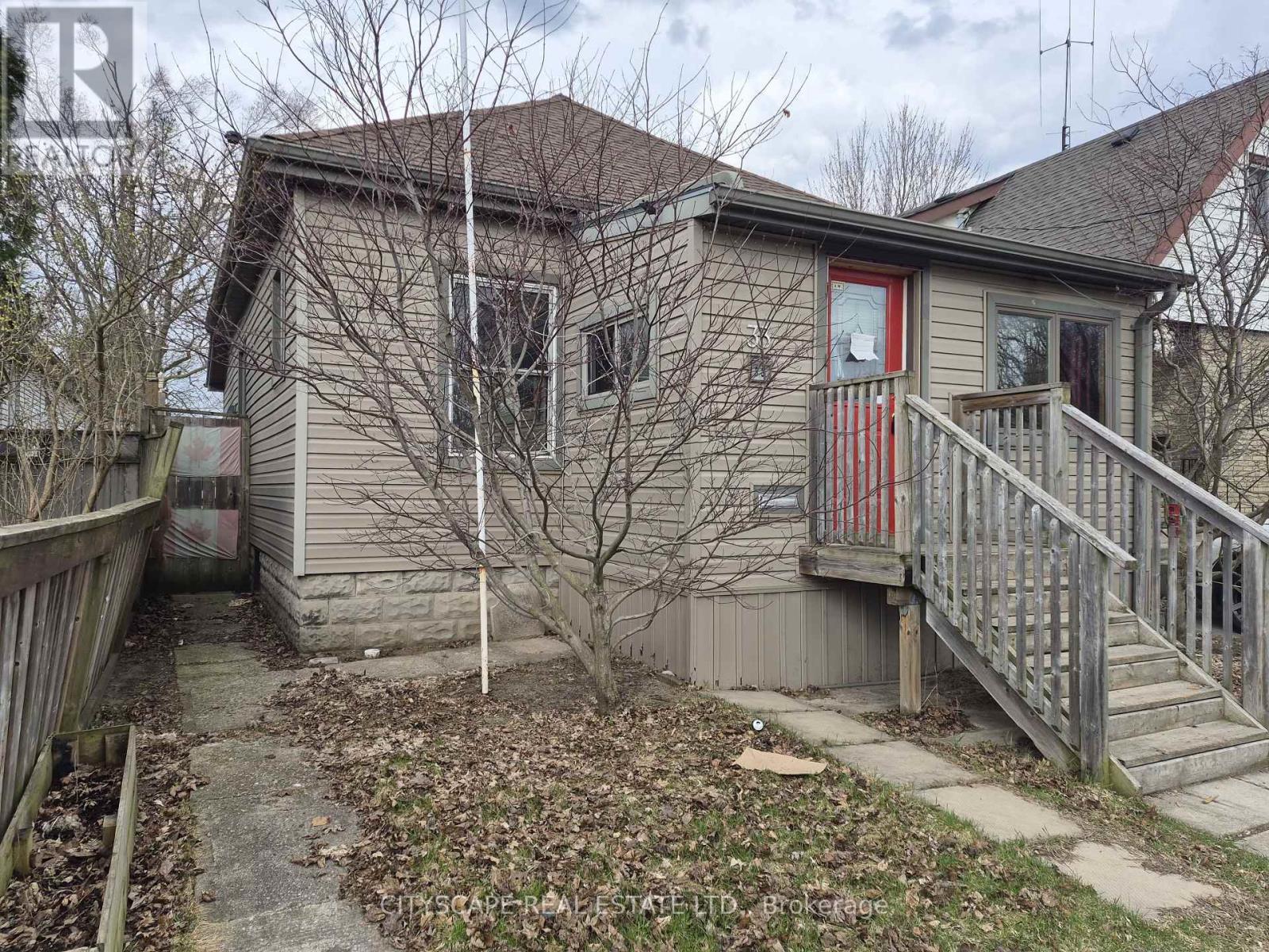 33 Glenwood Avenue, London East, Ontario  N5Z 2P7 - Photo 3 - X12986626