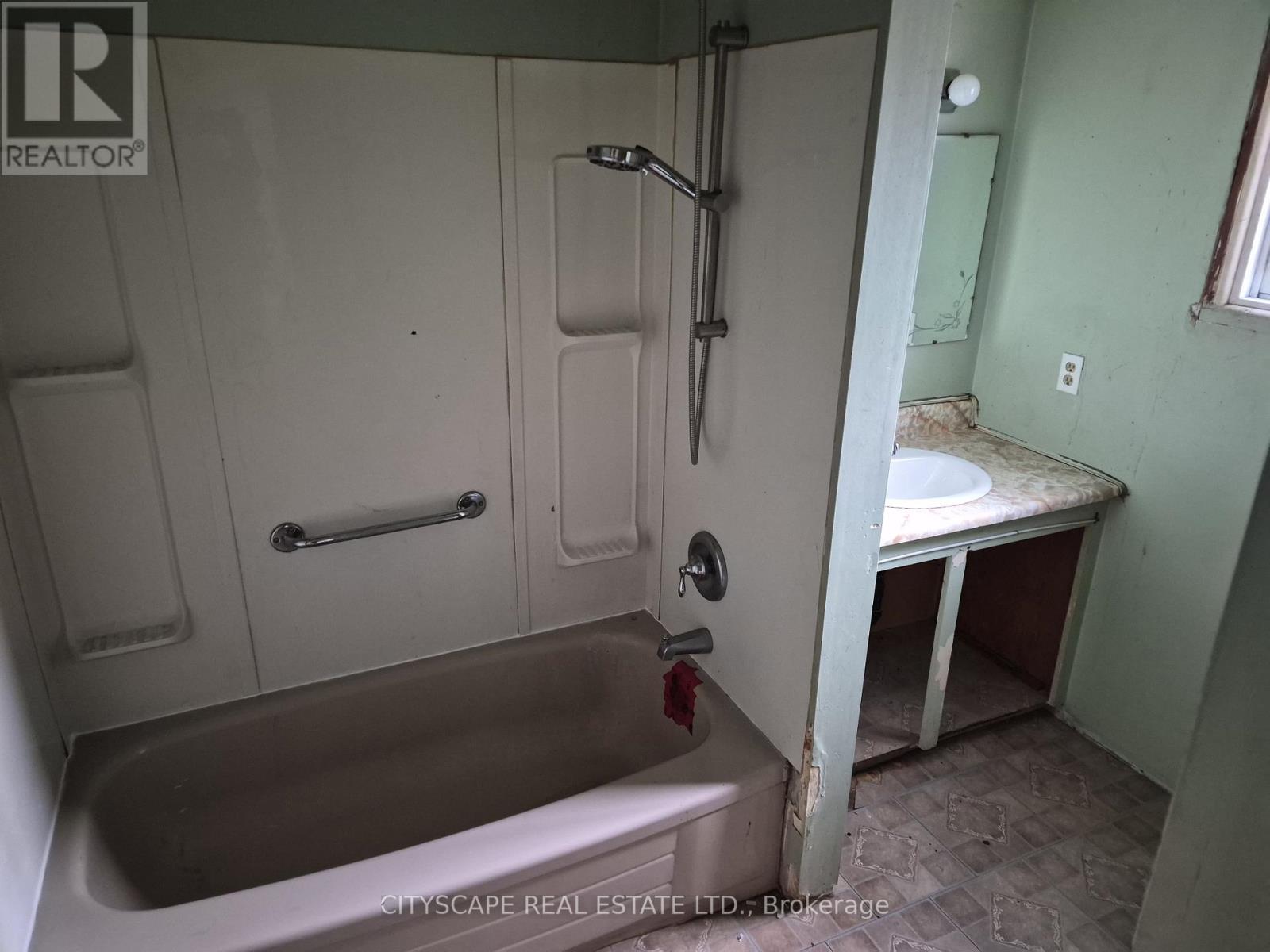 33 Glenwood Avenue, London East, Ontario  N5Z 2P7 - Photo 6 - X12986626