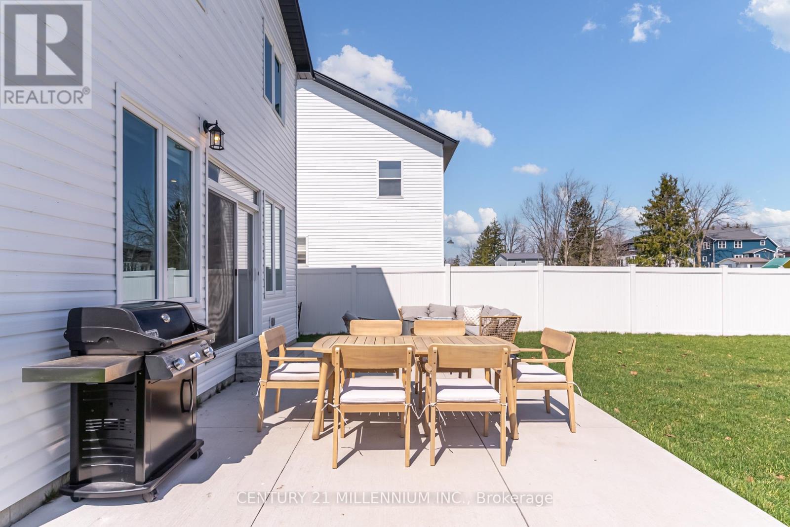 17 Helen Court, Central Elgin, Ontario  N0L 1B0 - Photo 42 - X12986652