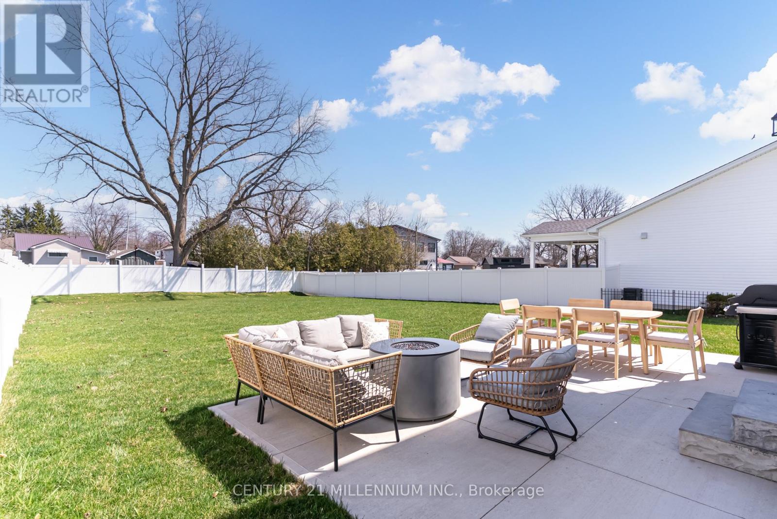 17 Helen Court, Central Elgin, Ontario  N0L 1B0 - Photo 43 - X12986652