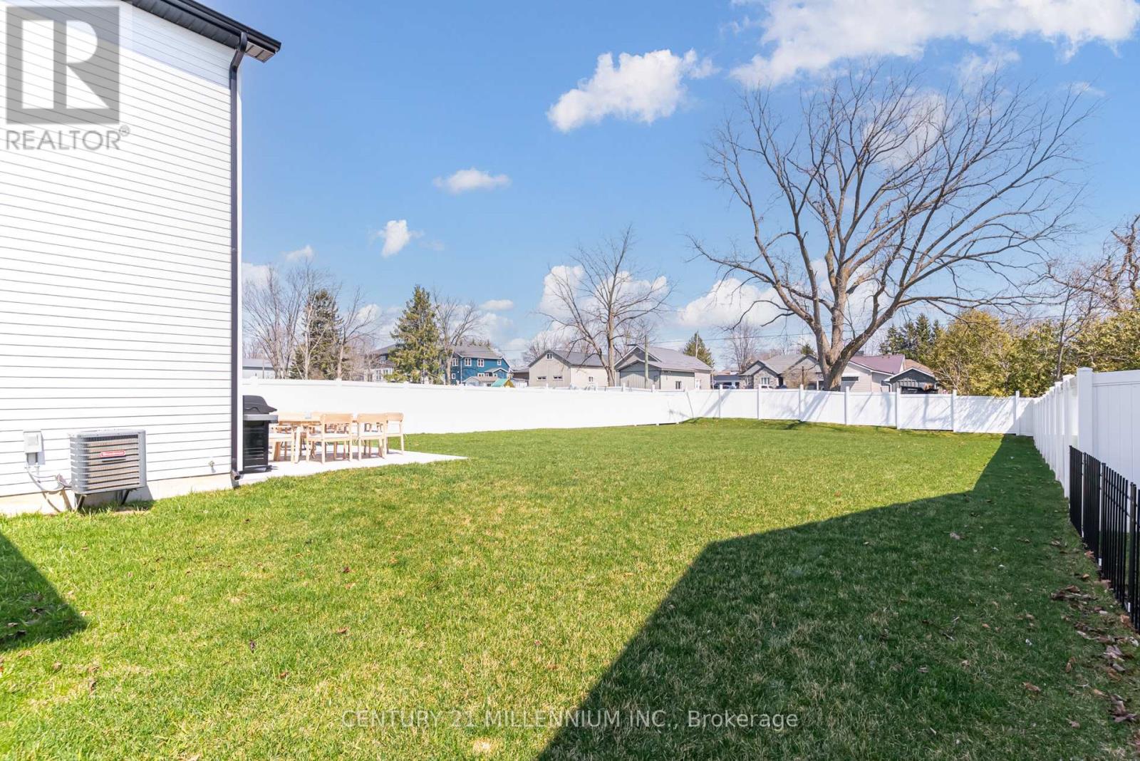 17 Helen Court, Central Elgin, Ontario  N0L 1B0 - Photo 44 - X12986652