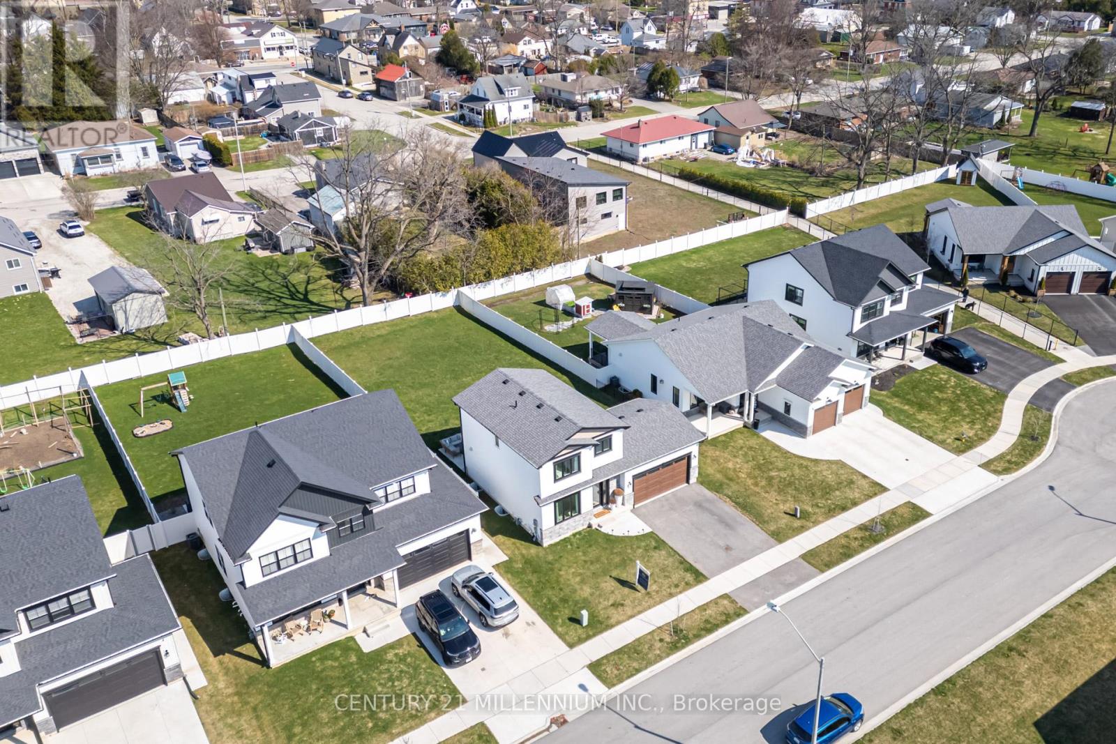 17 Helen Court, Central Elgin, Ontario  N0L 1B0 - Photo 48 - X12986652