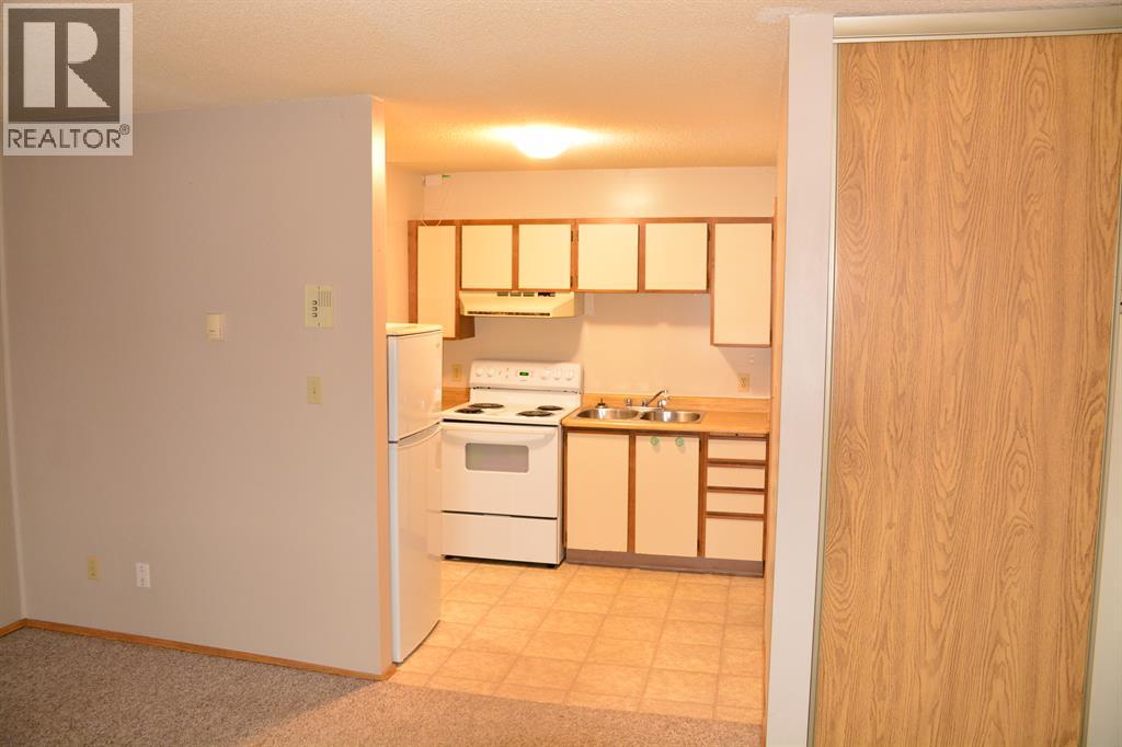 101-215, 10118 100 Avenue, Peace River, Alberta  T8S 1R3 - Photo 7 - A2264118