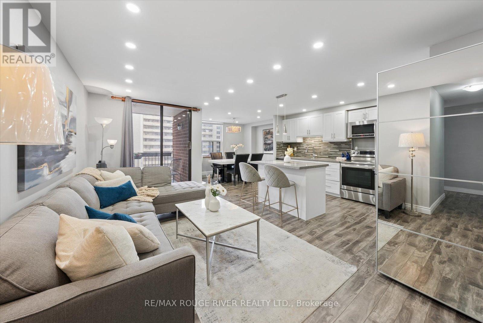 907 - 90 LING ROAD, Toronto, Ontario