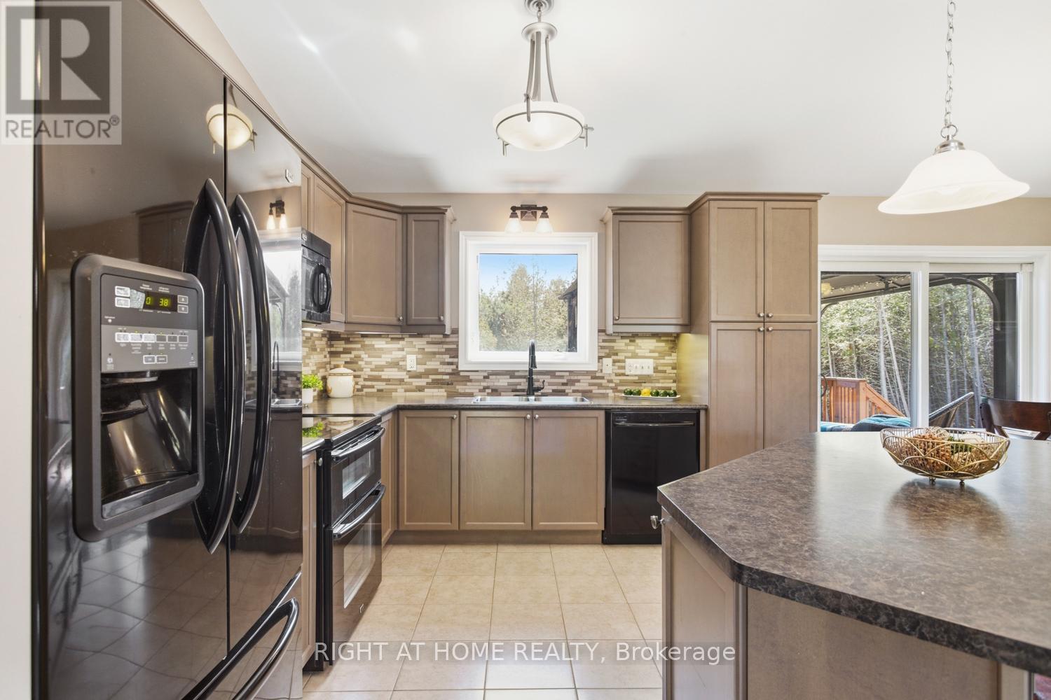 216 Mount Horeb Road, Kawartha Lakes, Ontario  K9V 4R4 - Photo 17 - X12986712