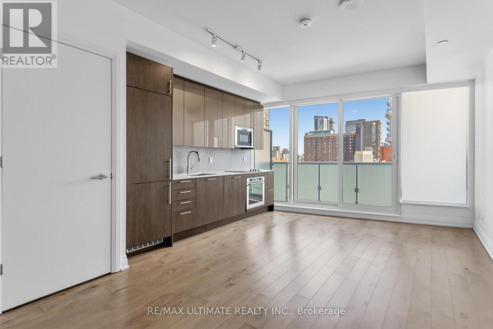 1101 - 403 Church Street, Toronto, Ontario  M5B 1L6 - Photo 3 - C12986676