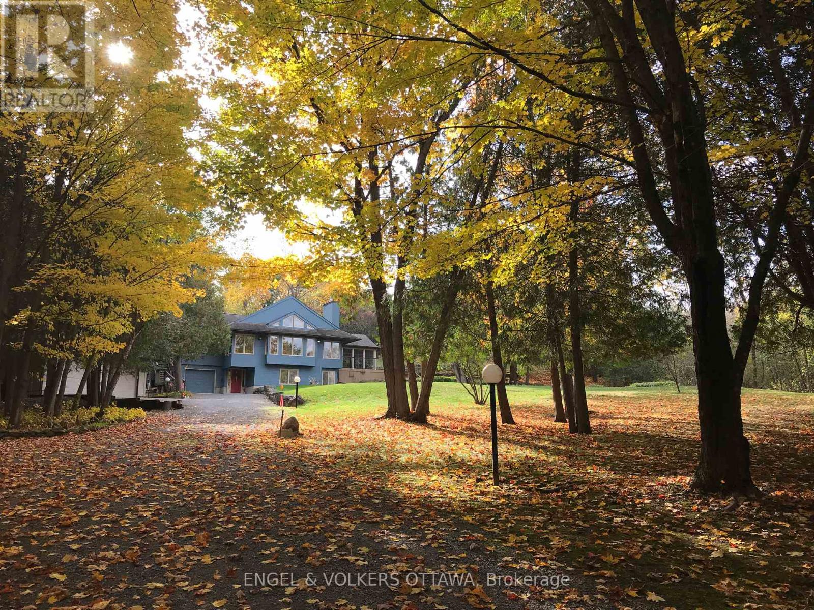 4637 Northwoods Drive, Ottawa, Ontario  K0A 3M0 - Photo 2 - X12986764