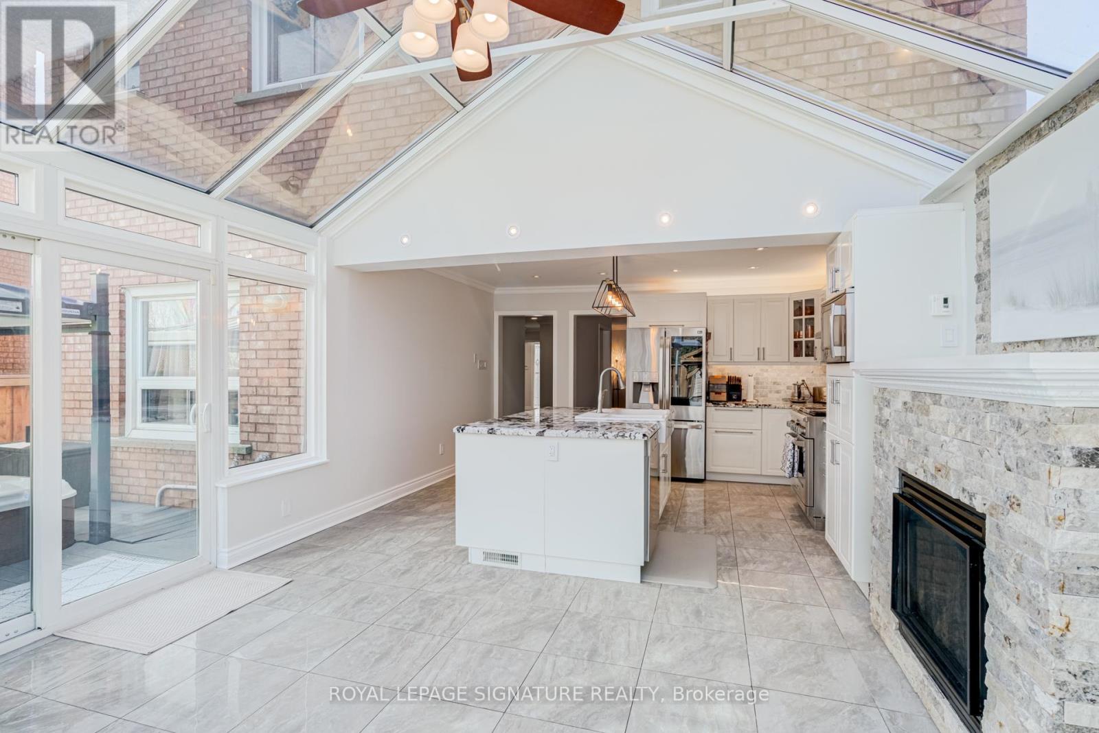 5 Longhouse Street, Vaughan, Ontario  L4L 4Z3 - Photo 9 - N12986724